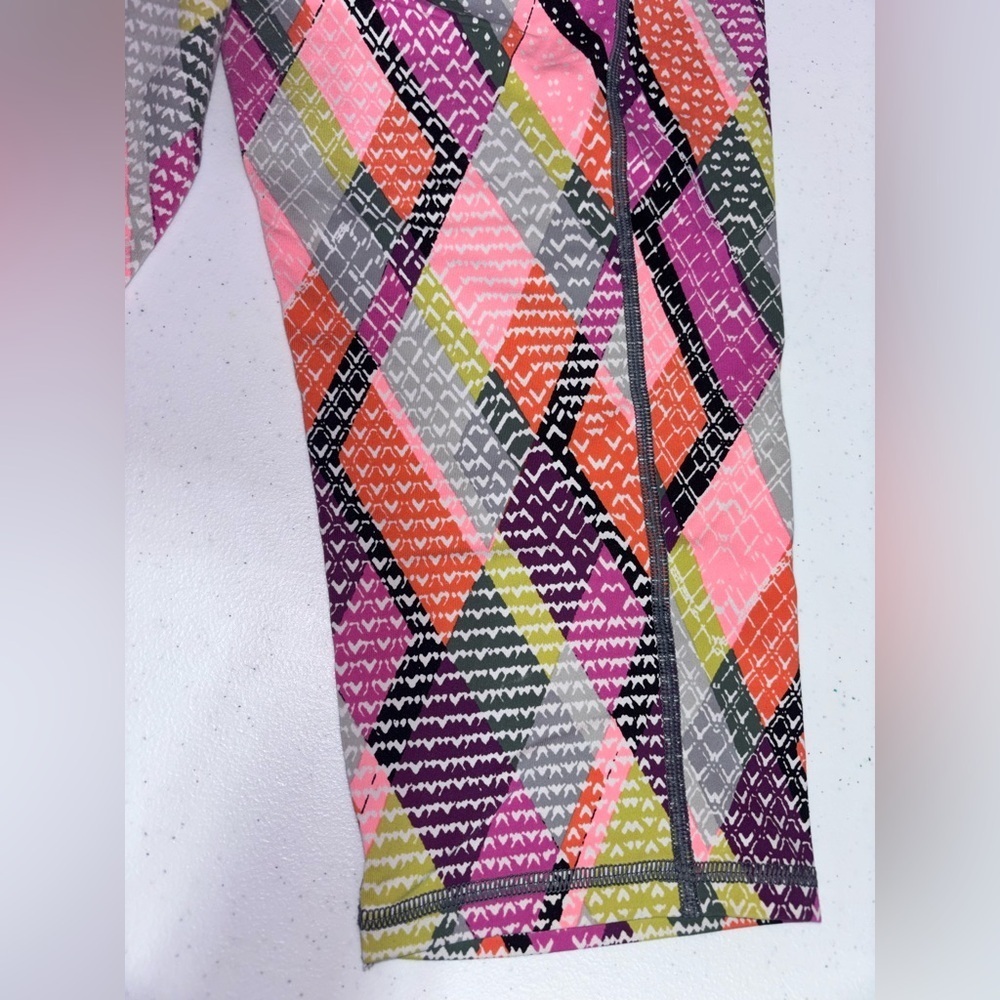 Colorful Geometric Patterned Leggings - Picture 9 of 9